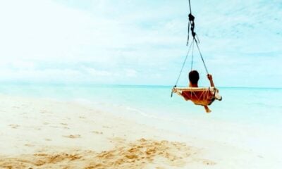 Plage sable mer bleue