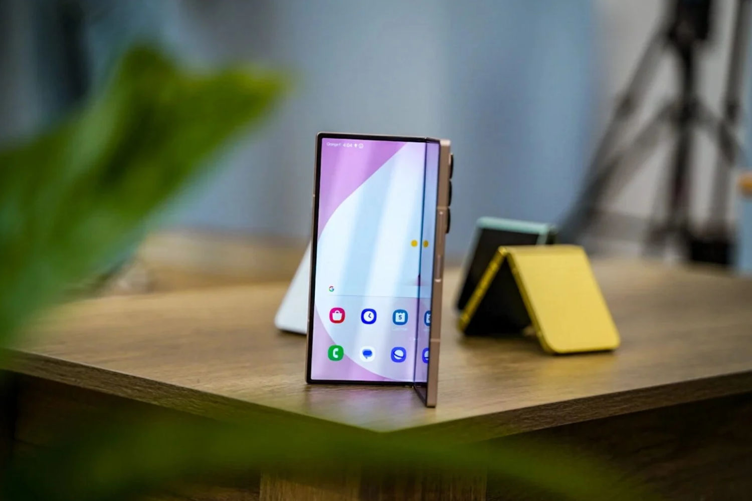 Samsung fold flip smartphone