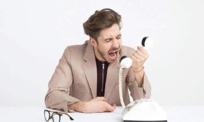 Appel téléphonique colère