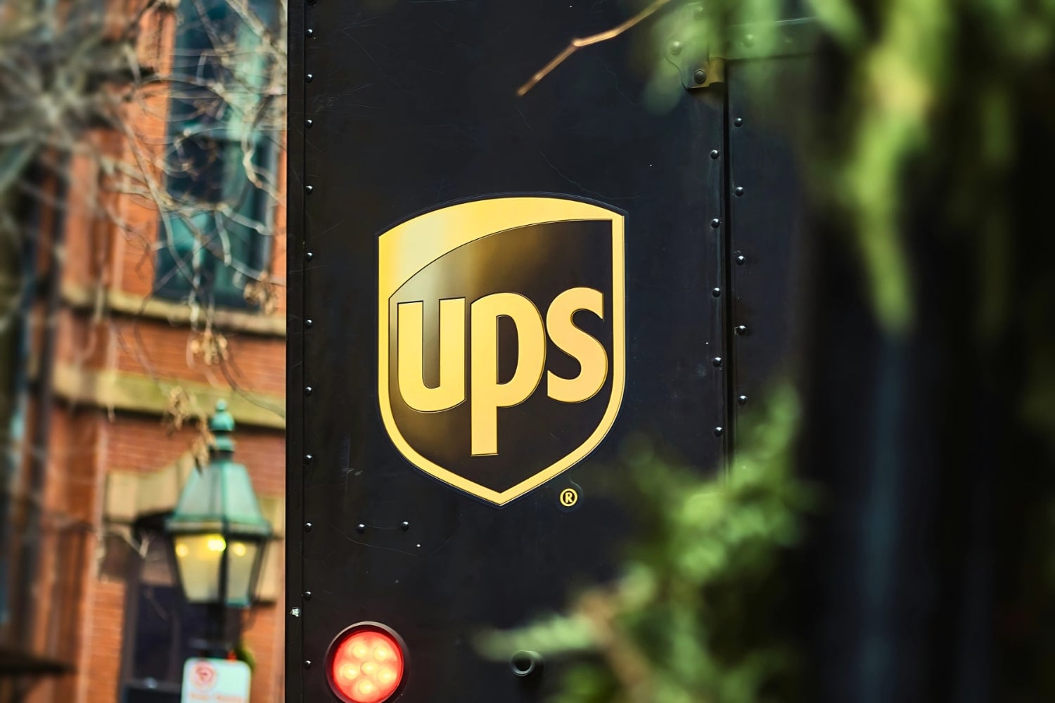 Camion ups ville min