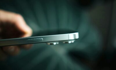 iPhone 16 Pro Max côté