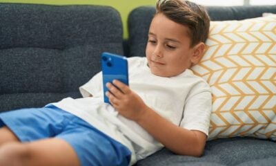 Enfant smartphone iPhone bleu contrôle parental