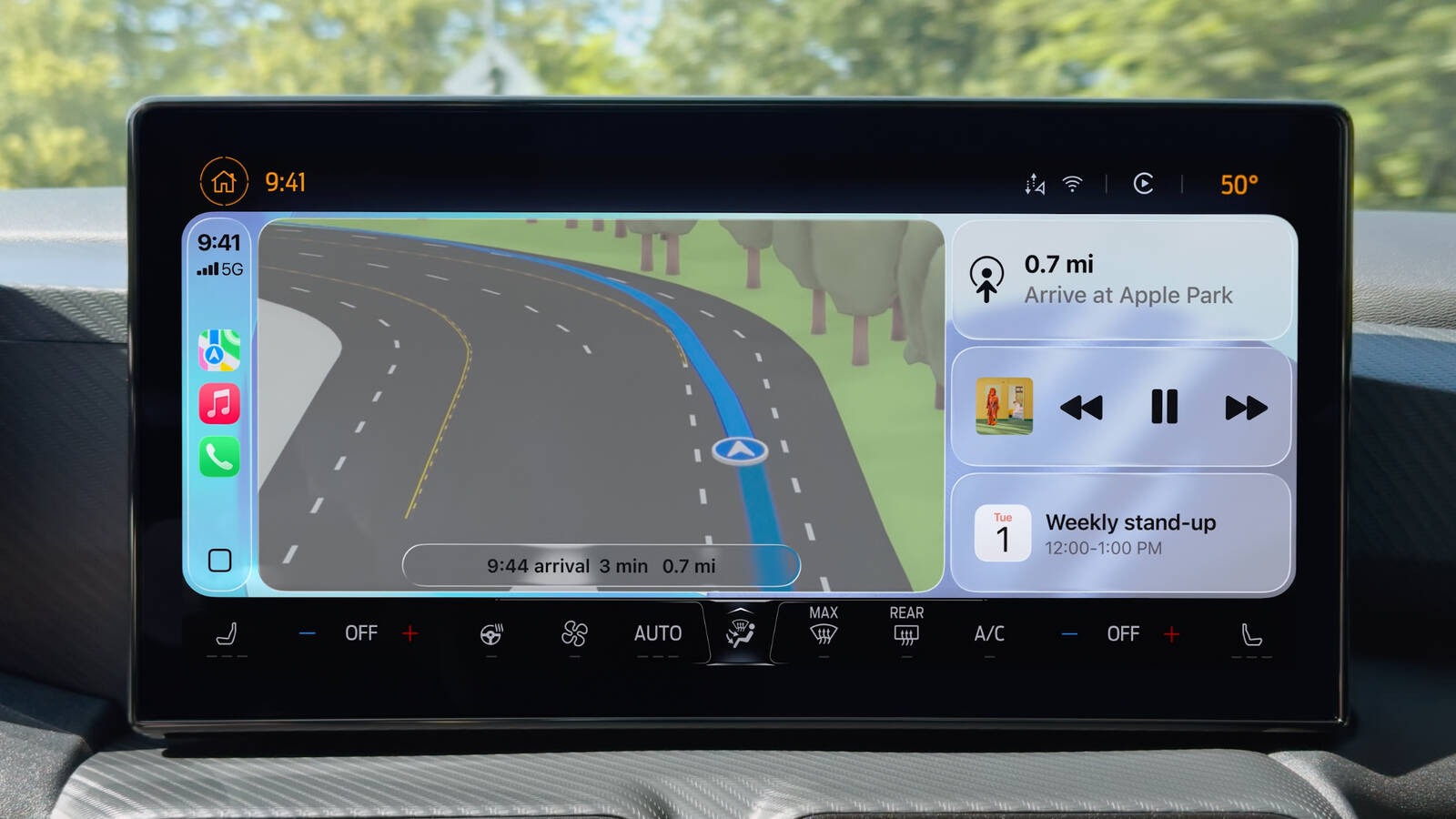 Liquid glass carplay voiture