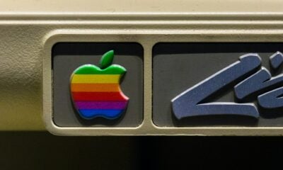 Apple logo arc en ciel