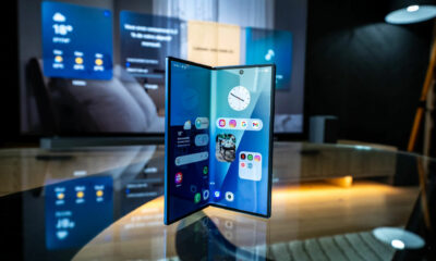 Samsung galaxy iPhone fold