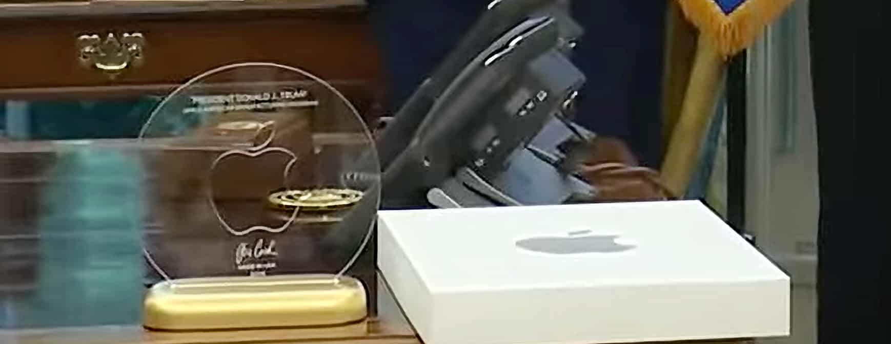 Plaque or cadeau Tim Cook pour Trump
