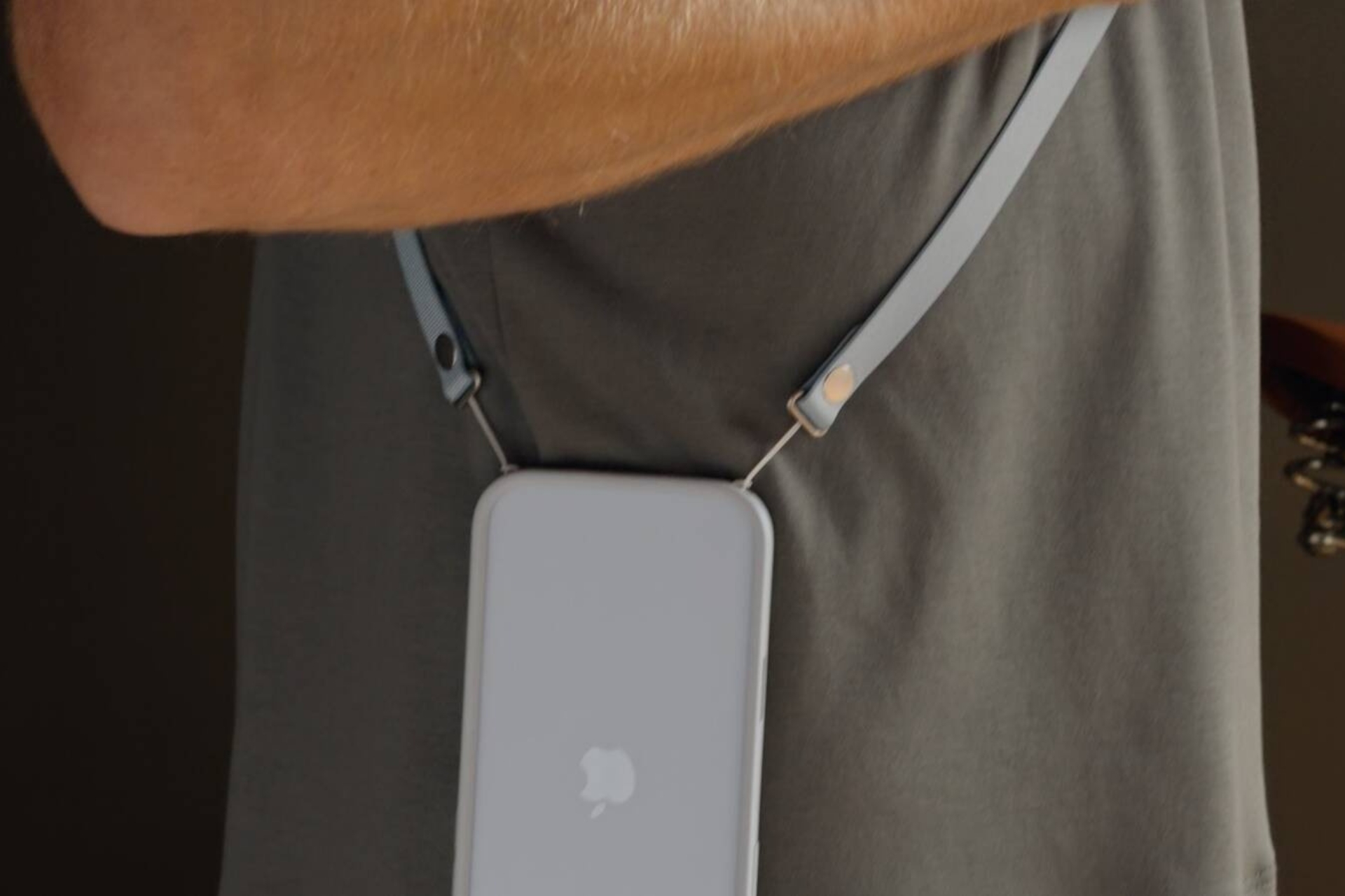 iPhone 17 air proection avec trous bandoulière