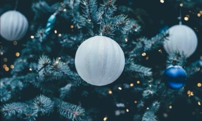 Boule de noel cadeaux sapin