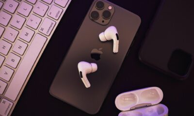 iPhone AirPods