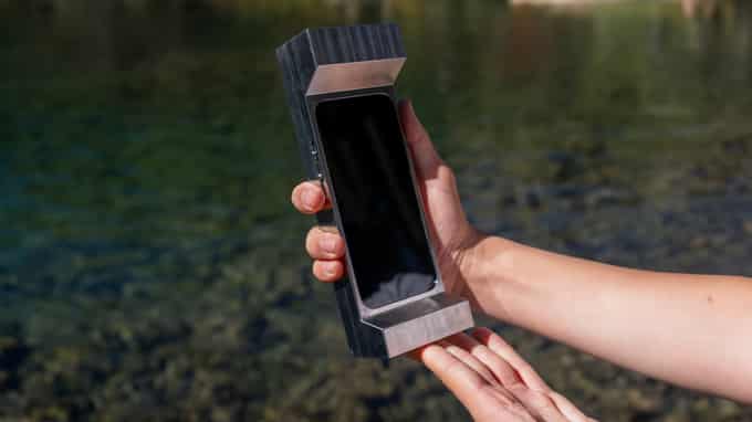 6 Pound Phone Case
