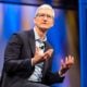 Tim cook parle sur scène