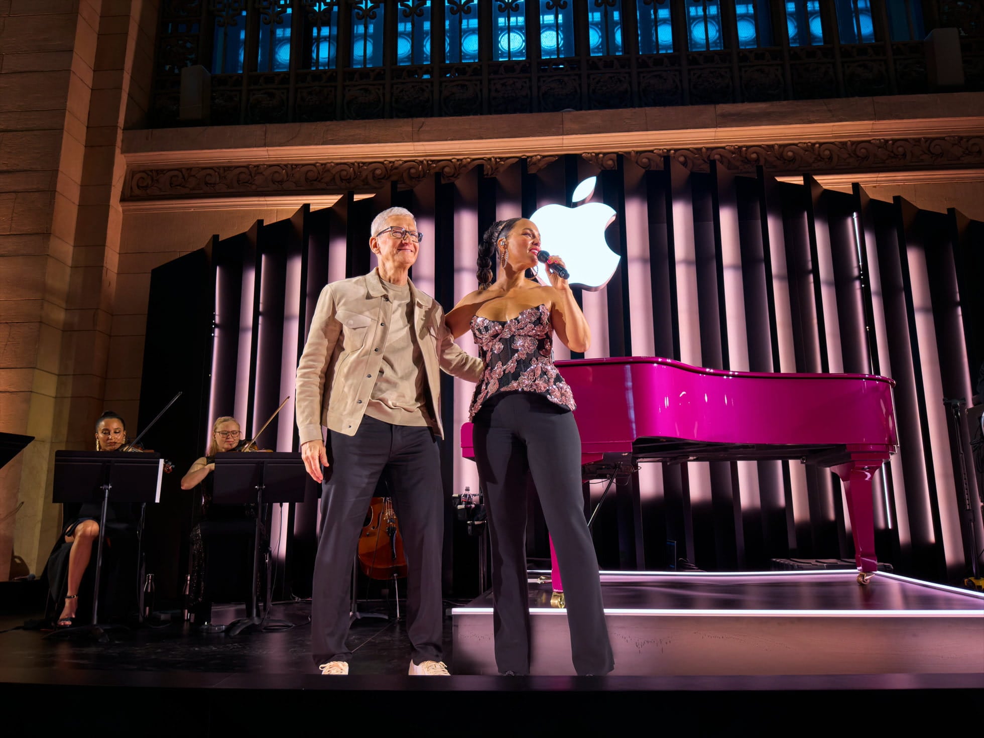 Anniversaire 50 ans apple concert news york tim cook alicia keys