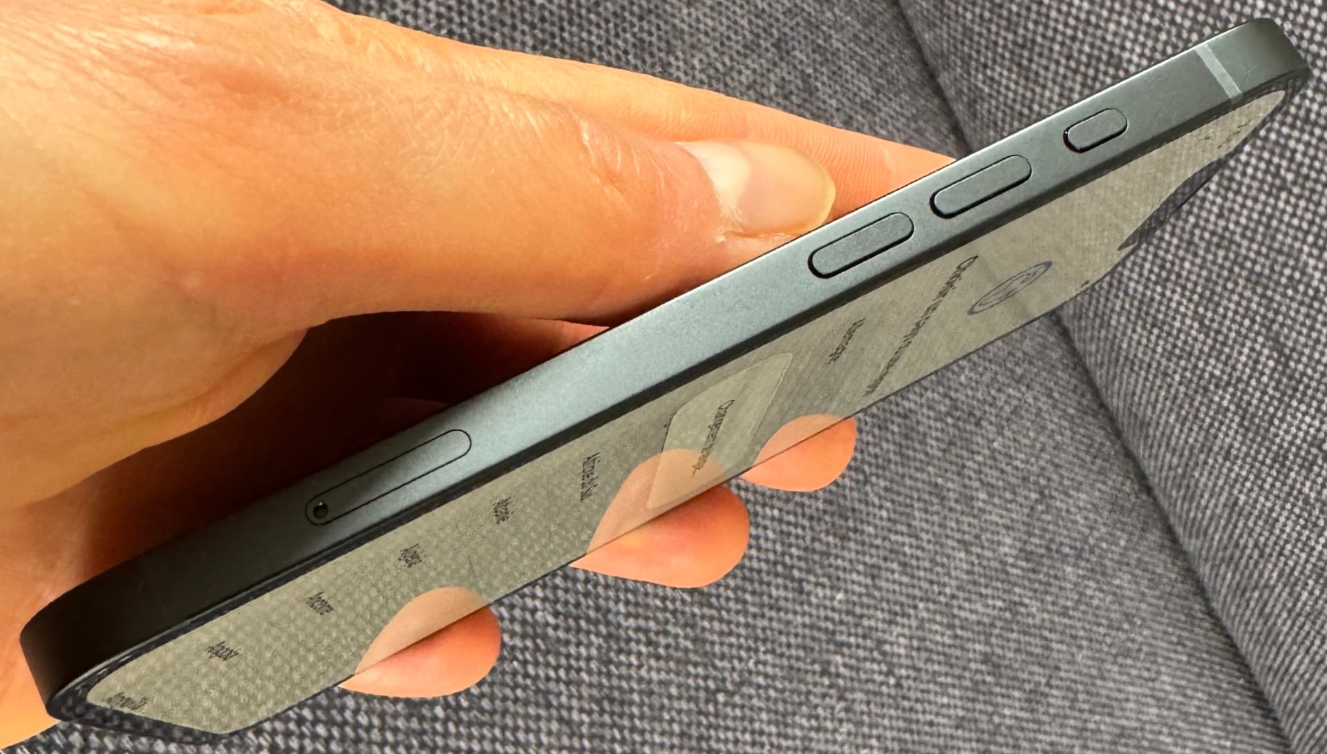 iPhone 17e tranche boutons