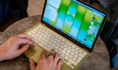 Macbok neo doré table (1)