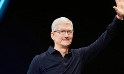 Tim cook salue la foule wwdc