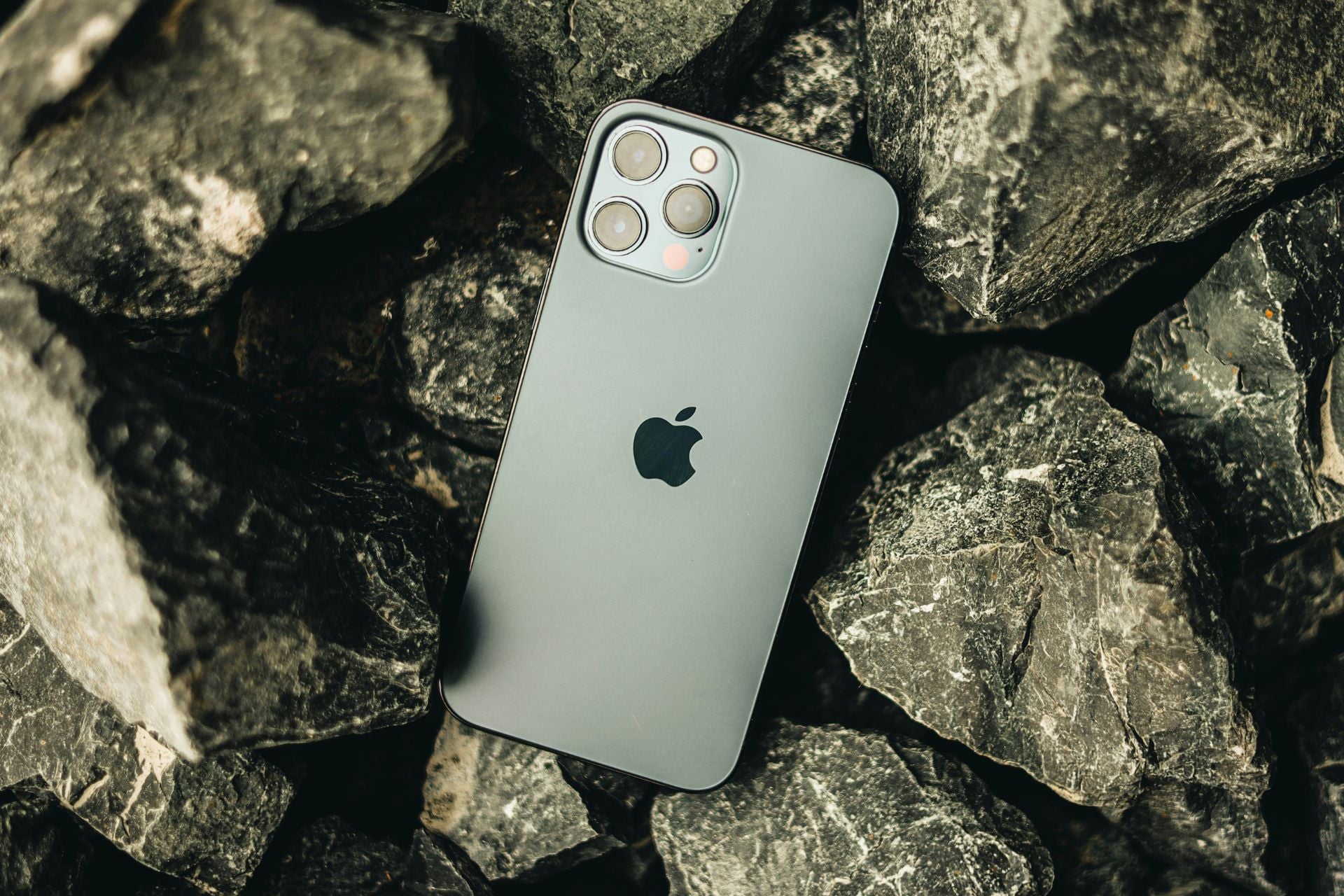 iPhone Pro pierres