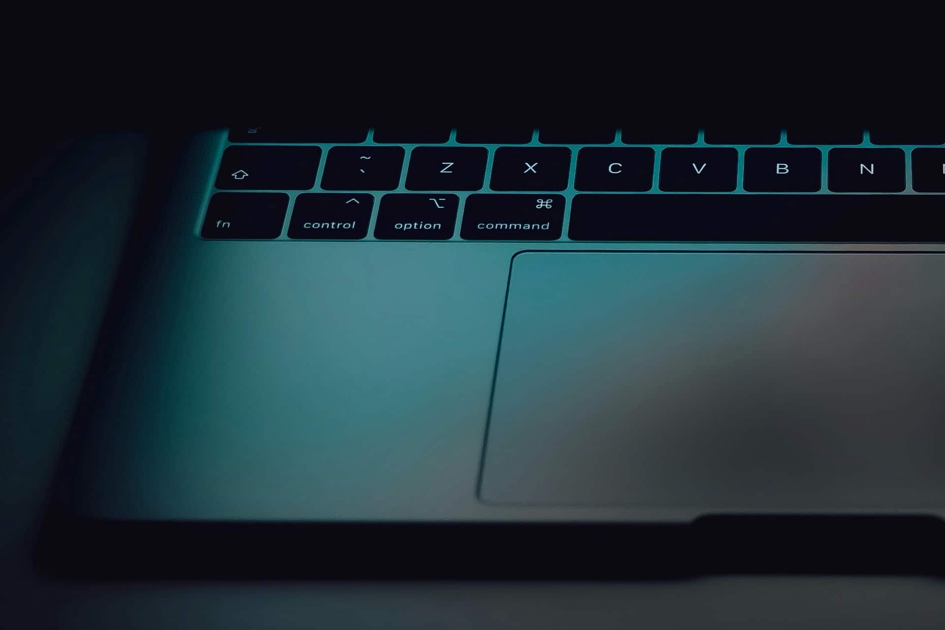 MacBook fond noir