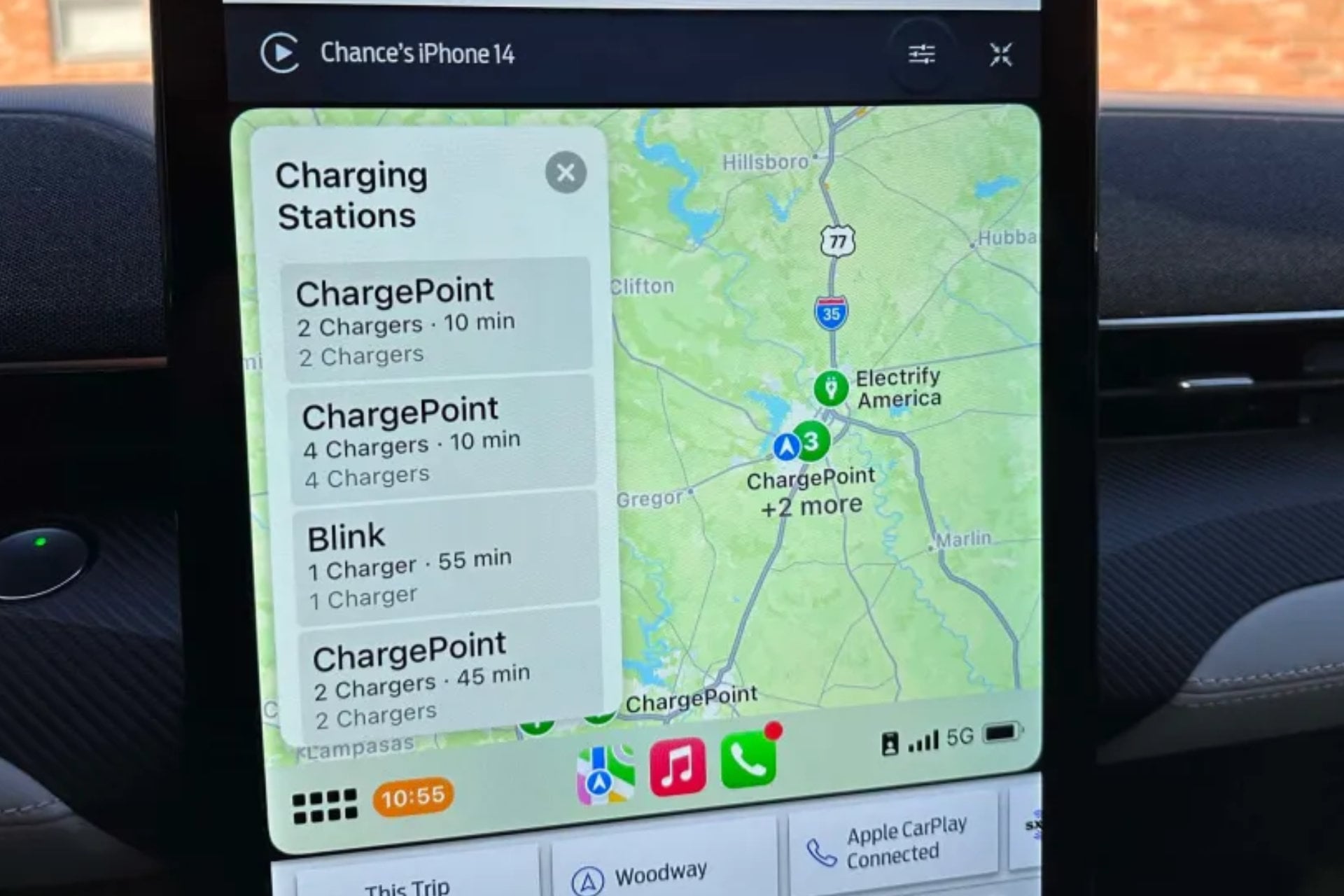 Apple carplay station recharge