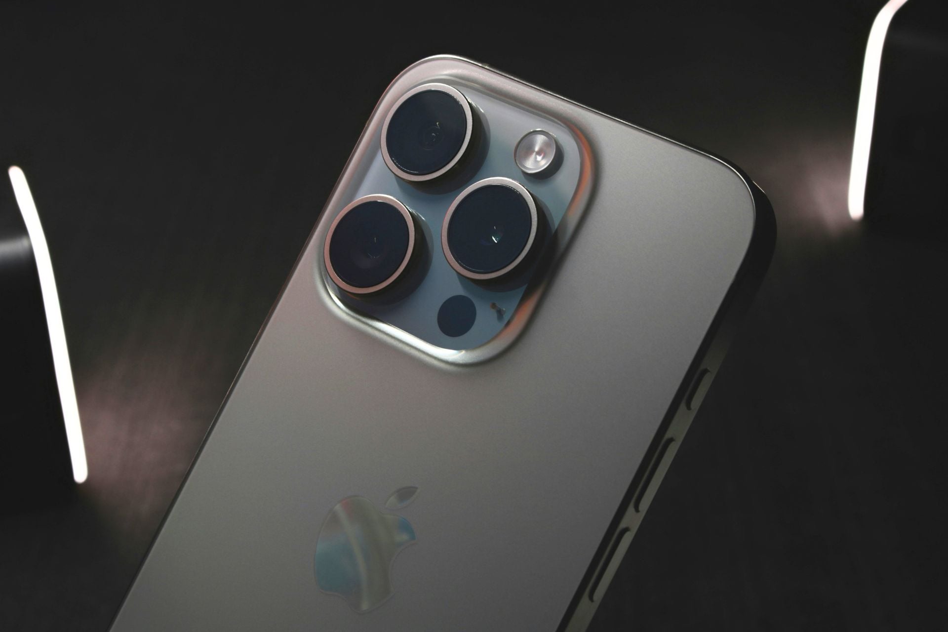 iPhone 15 Pro dos
