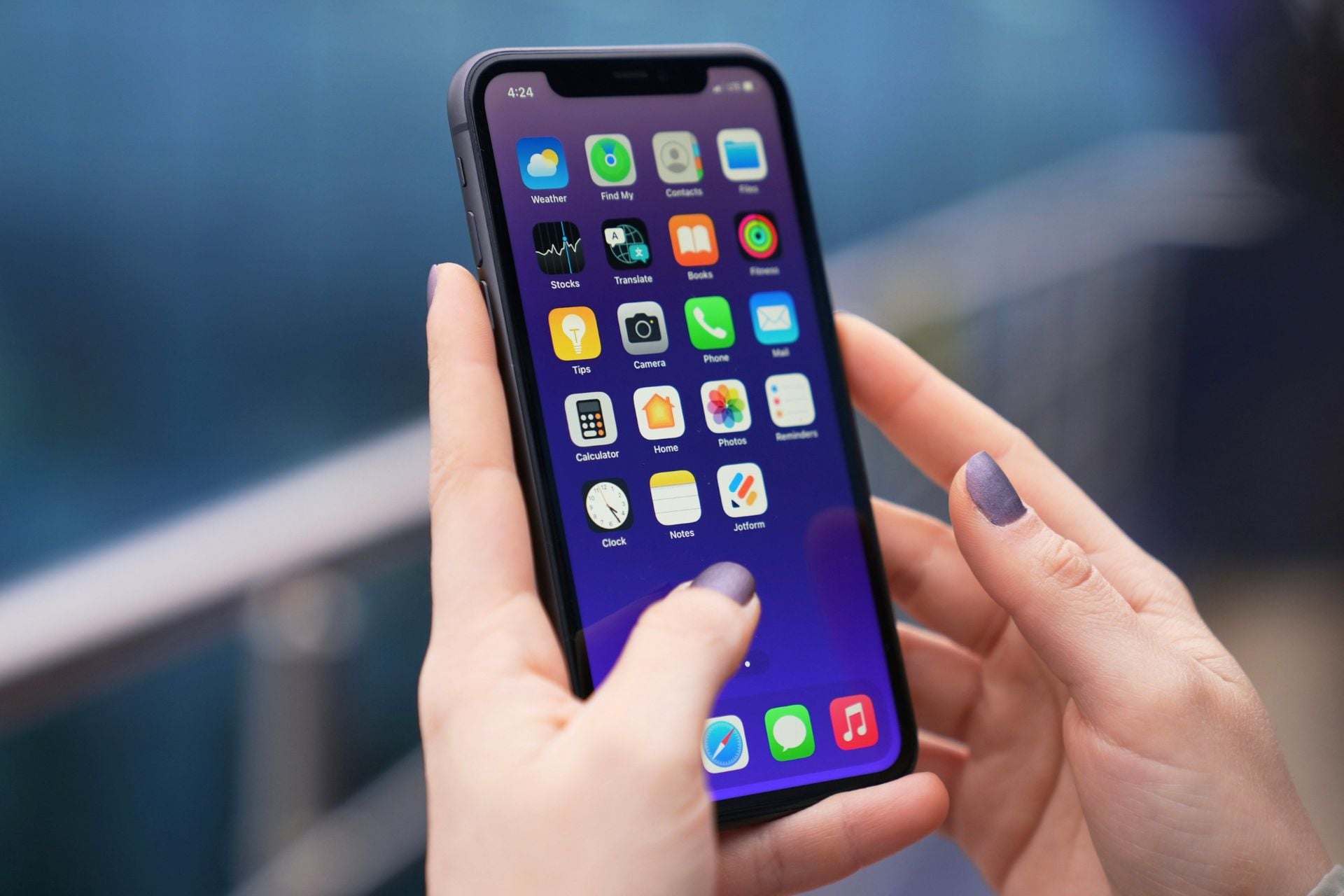 iPhone accueil mains