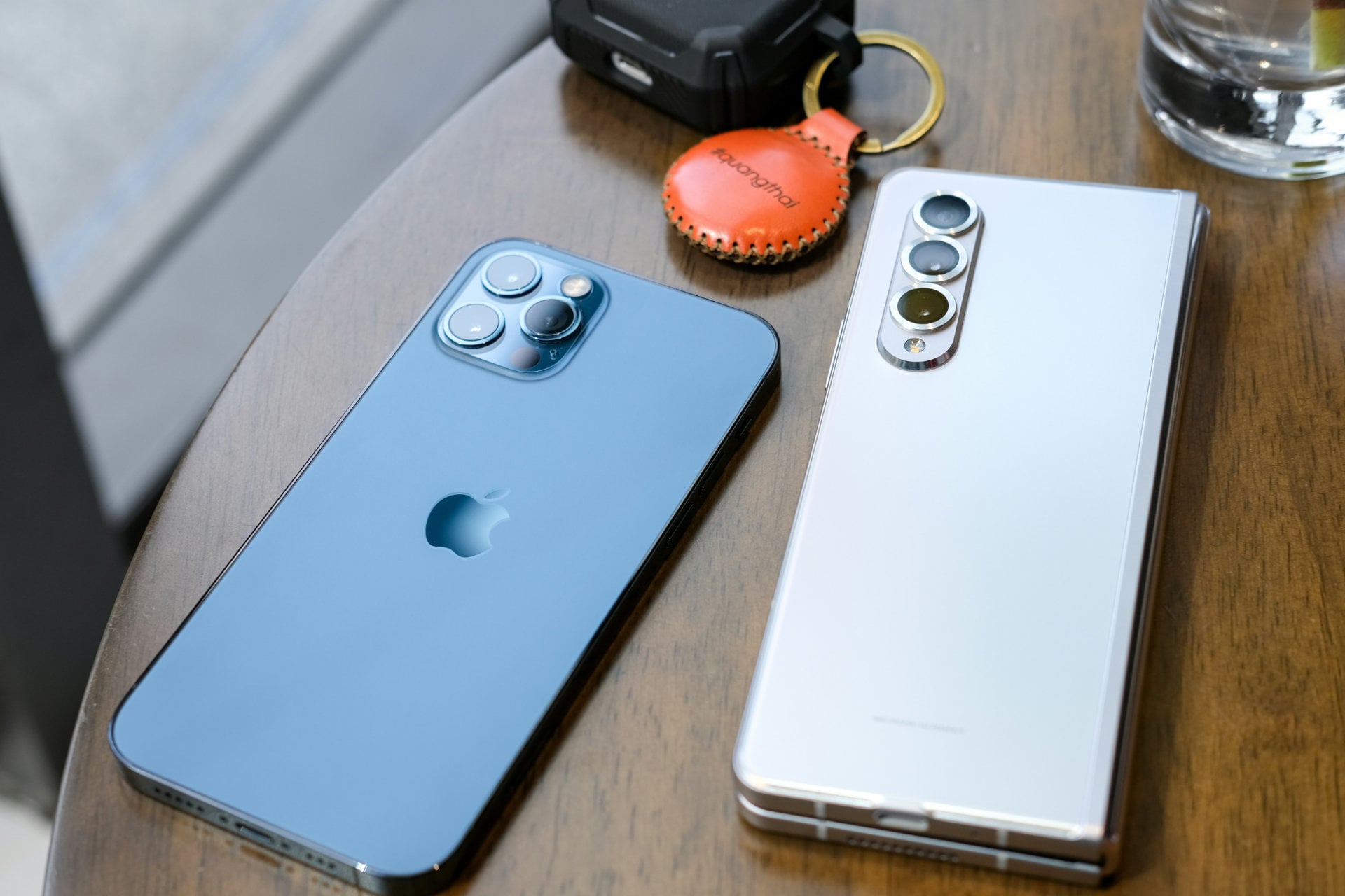 Apple samsung iPhone smartphone