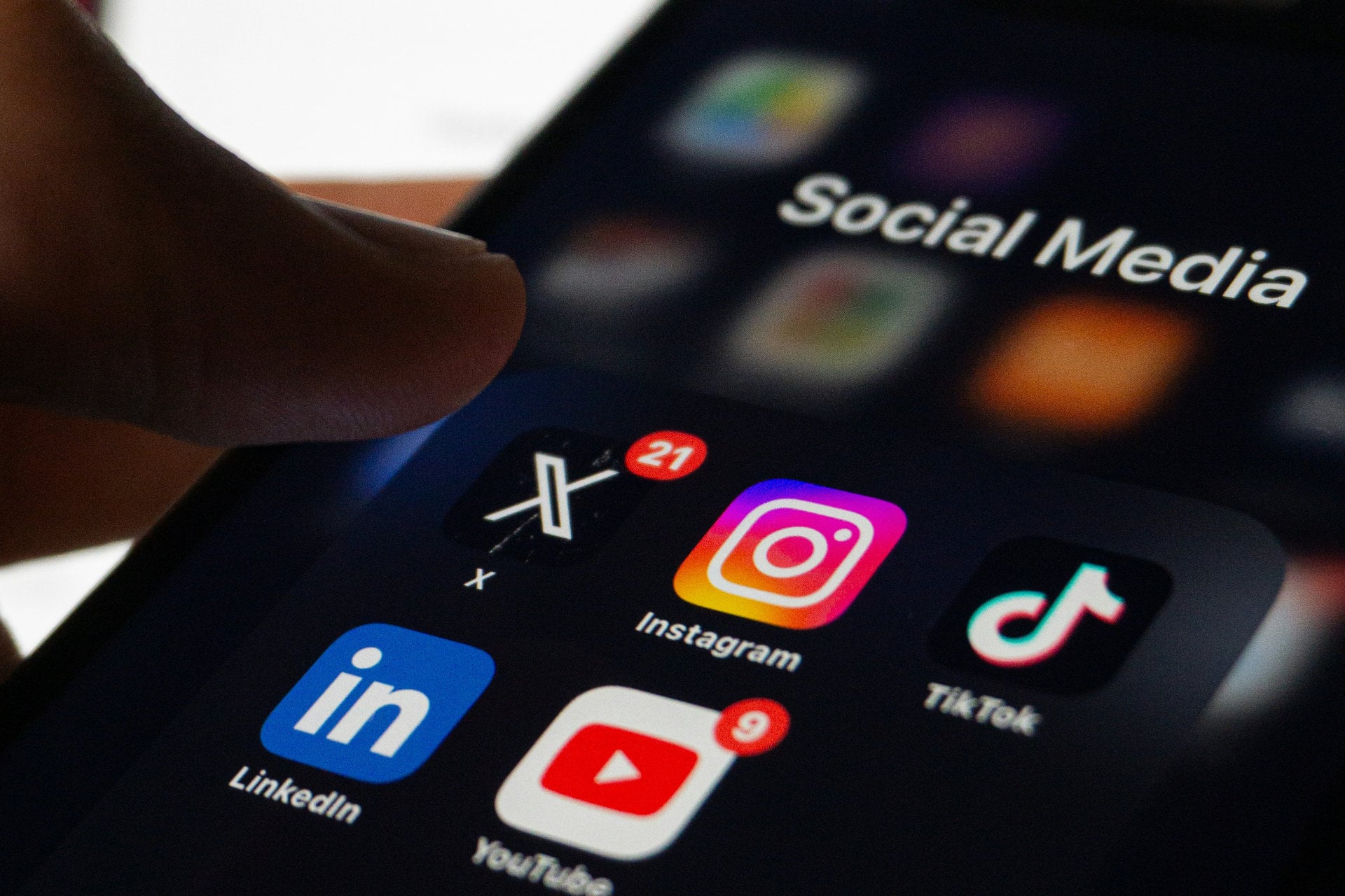 Reseau social france interdiction