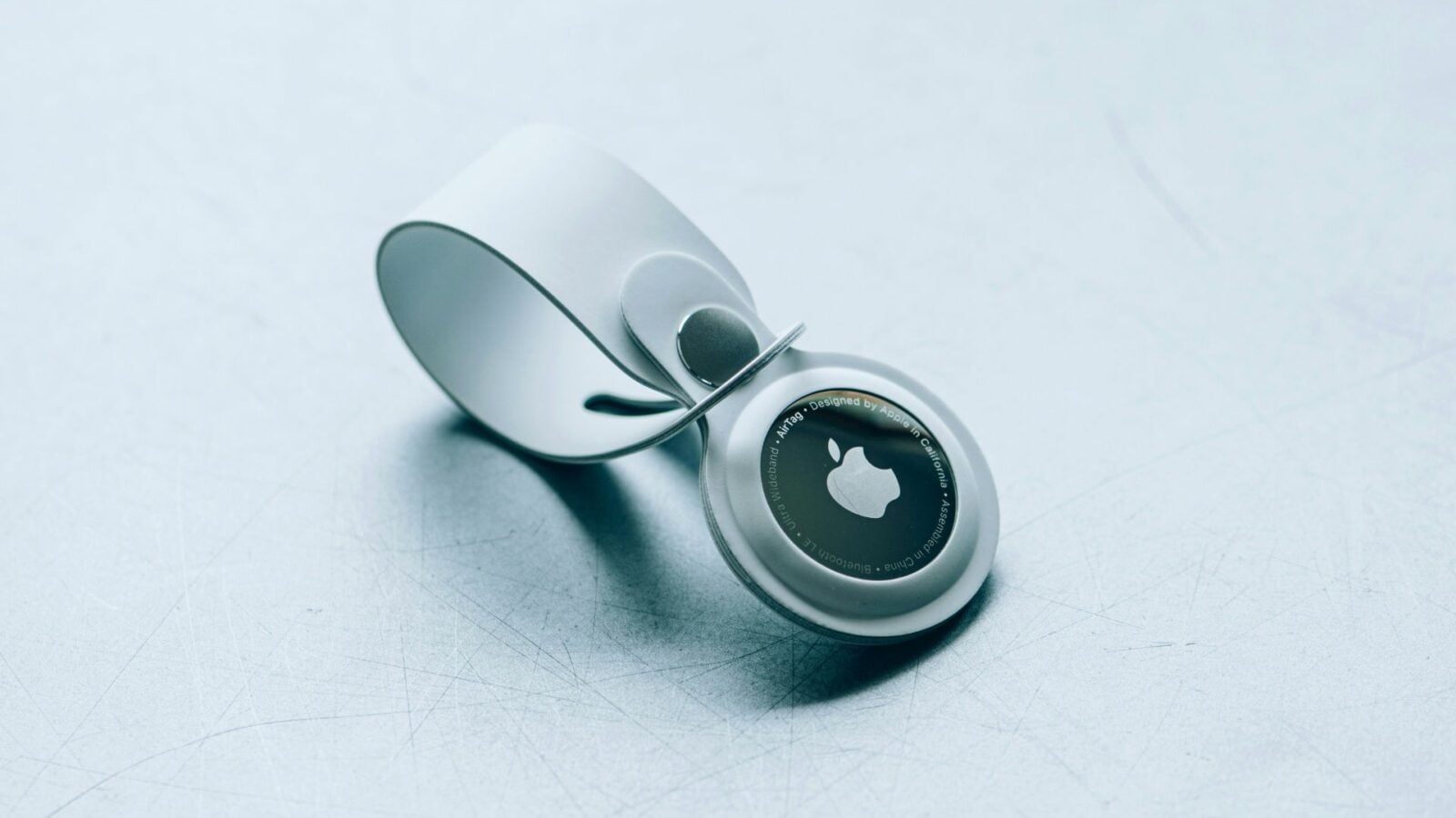 Un AirTag caché sous la voiture d'une femme pourrait coûter très cher à Apple