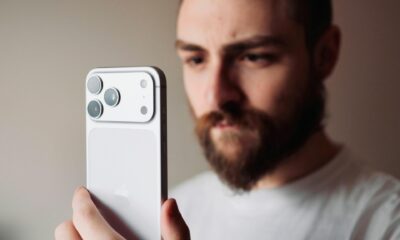 iPhone 17 Pro arrière homme