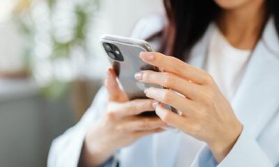 iPhone femme mains