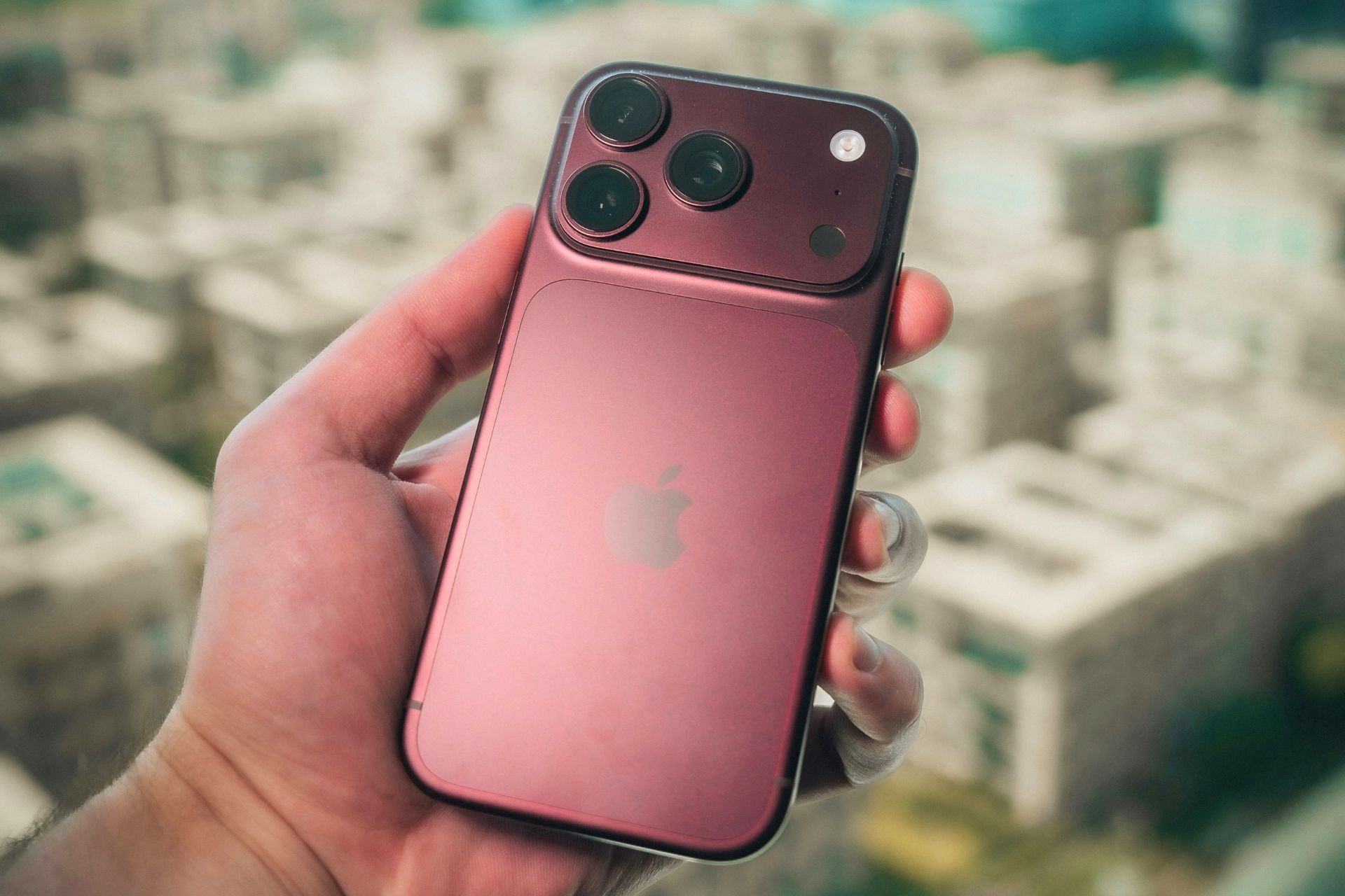 iPhone 18 Pro bordeaux arrière