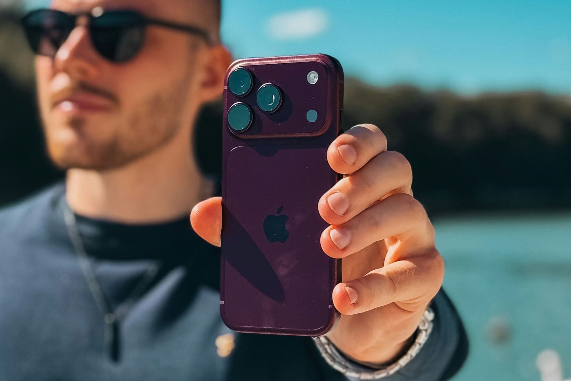 iPhone 18 Pro bordeaux arrière