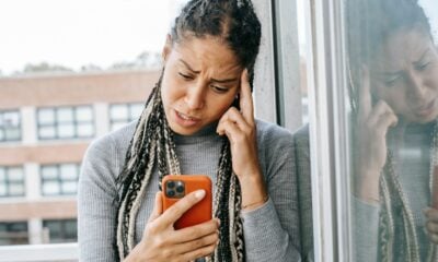 iPhone femme triste