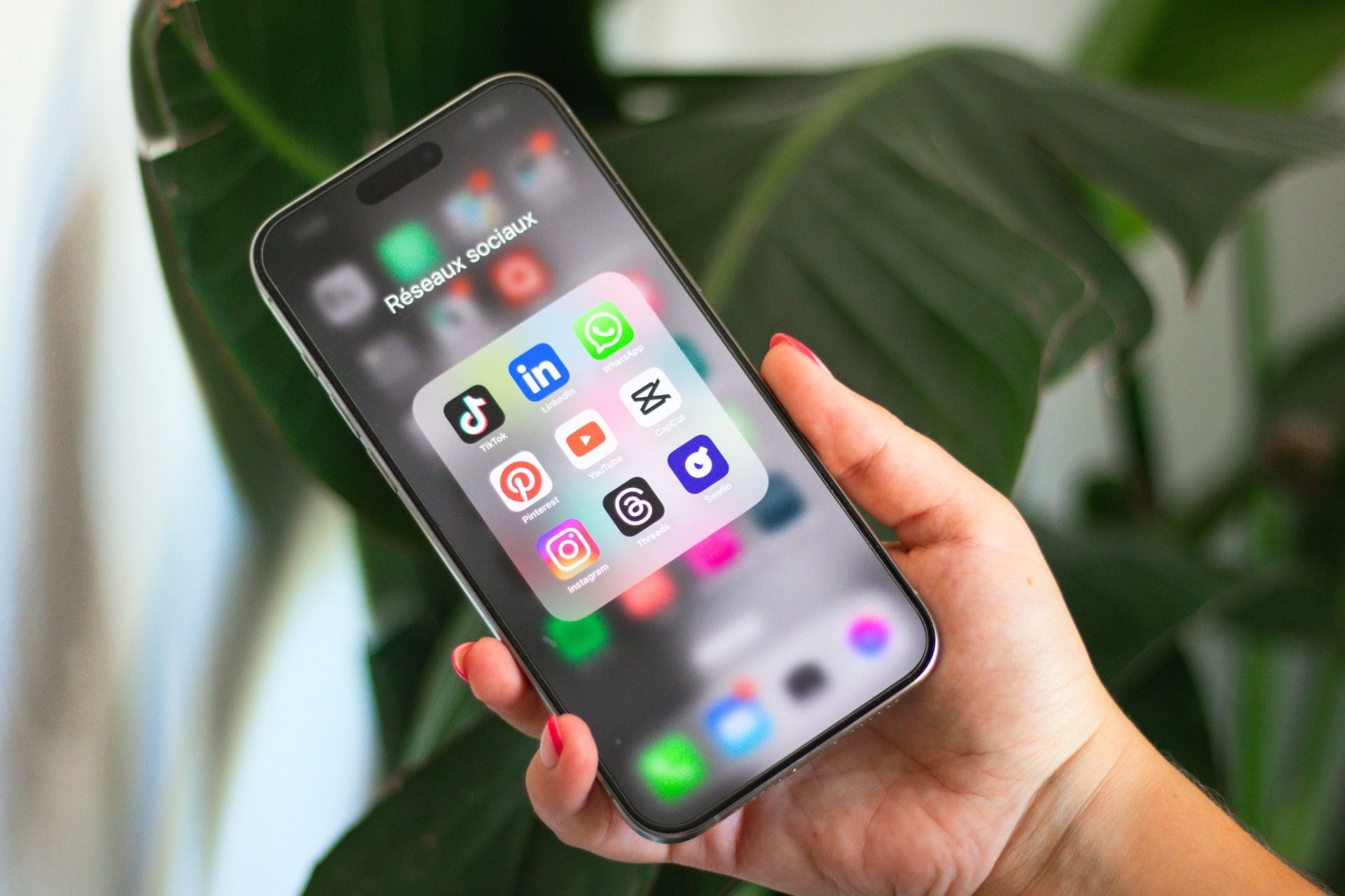iPhone réseaux sociaux
