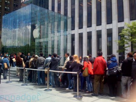 1-queue-iphone-2.jpg