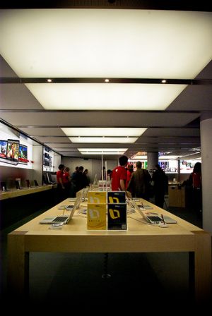 apple-store-louvre-4.jpg, nov. 2009 apple-store-louvre-4.jpg