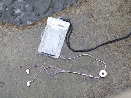 protection-etanche-iphone-1.jpg, oct. 2009 protection-etanche-iphone-1.jpg