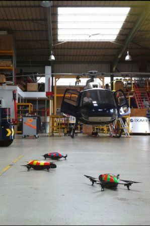 parot-ar-drone-iphone-photo-2.jpg, août 2010 parot-ar-drone-iphone-photo-2.jpg