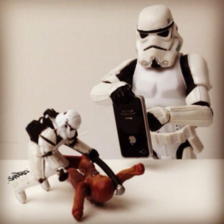 jouets-miniatures-iphone-2.jpg, 2011 jouets-miniatures-iphone-2.jpg