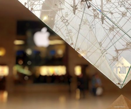 louvre-apple-flou-iphon.jpg, 2011 louvre-apple-flou-iphon.jpg