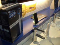 brosse-a-dent-oral-b-iphone.jpg, 2011 brosse-a-dent-oral-b-iphone.jpg