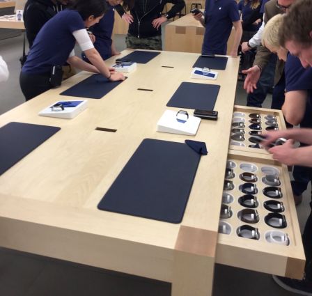 apple-watch-apple-store-3.jpg, 2011 apple-watch-apple-store-3.jpg