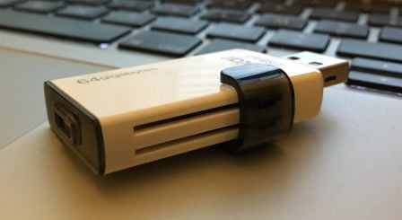 cle-usb-iphone-lightning-lexar-8.jpg, 2011 cle-usb-iphone-lightning-lexar-8.jpg