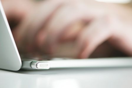 magsafe-snapnator-pour-macbook-pro-2016-2.jpg, 2011 magsafe-snapnator-pour-macbook-pro-2016-2.jpg