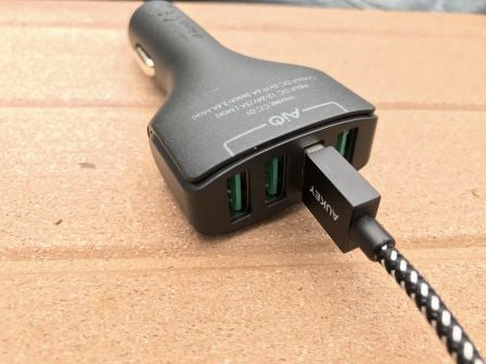 test-avis-chargeur-allume-cigare-iphone-aukey-2.jpg, 2011 test-avis-chargeur-allume-cigare-iphone-aukey-2.jpg