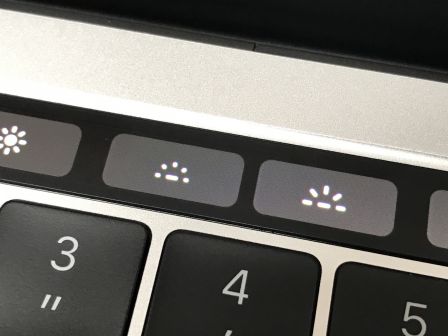 test-avis-macbook-pro-touch-bar-17.jpg, 2011 test-avis-macbook-pro-touch-bar-17.jpg