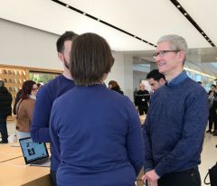 tim-cook-visite-apple-store-marseille-photo-video.jpg, 2015 tim-cook-visite-apple-store-marseille-photo-video.jpg