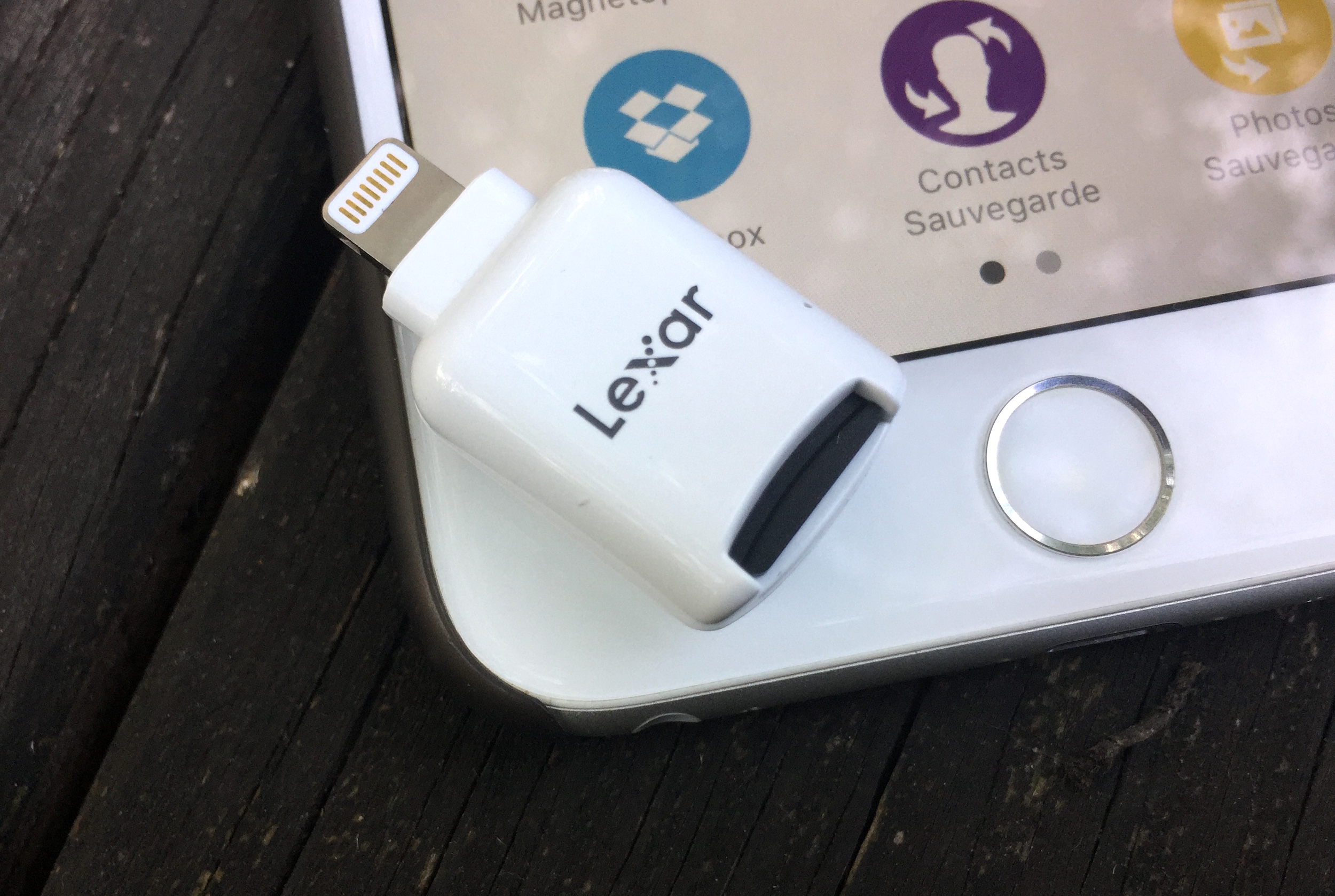 Avant son test, le lecteur de carte micro-SD pour iPhone et iPad de Lexar  se dévoile en photos