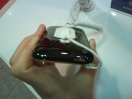 4132_13581_iphone--le-3g-en-demo-en-suisse.jpg, juil 2008 4132_13581_iphone--le-3g-en-demo-en-suisse.jpg