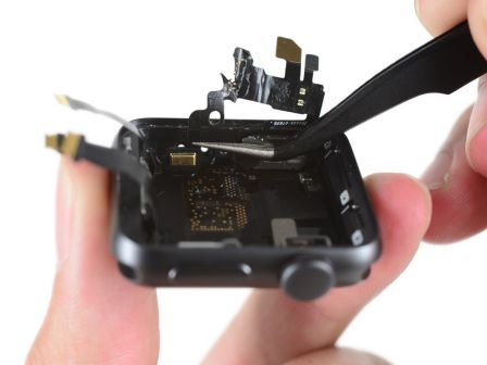 ifixit-demontage-apple-watch-series-2-3.jpg, 2016 ifixit-demontage-apple-watch-series-2-3.jpg