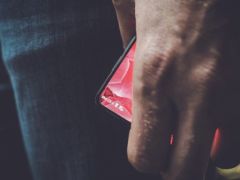 andy-rubin-essential-nouveau-smartphone-1.jpg, 2017 andy-rubin-essential-nouveau-smartphone-1.jpg
